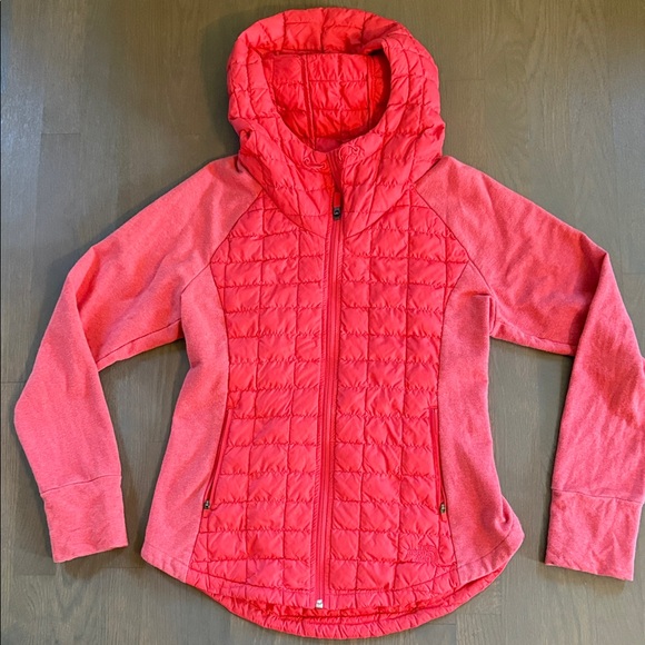 Women’s The North Face Endeavor Thermoball Hooded Quilted Jacket - Picture 1 of 5